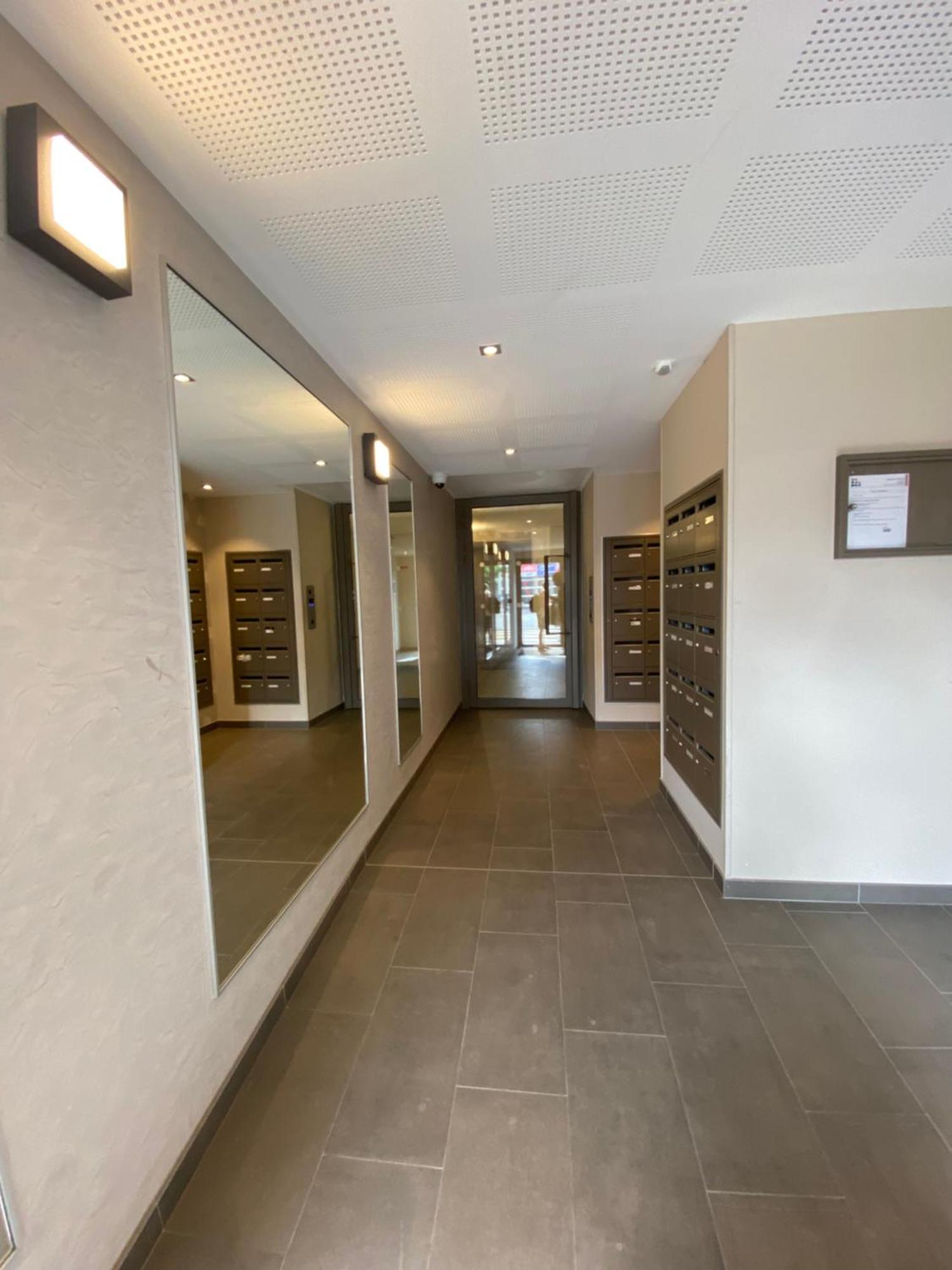 Charme Citadin Apartment Villemomble Bagian luar foto