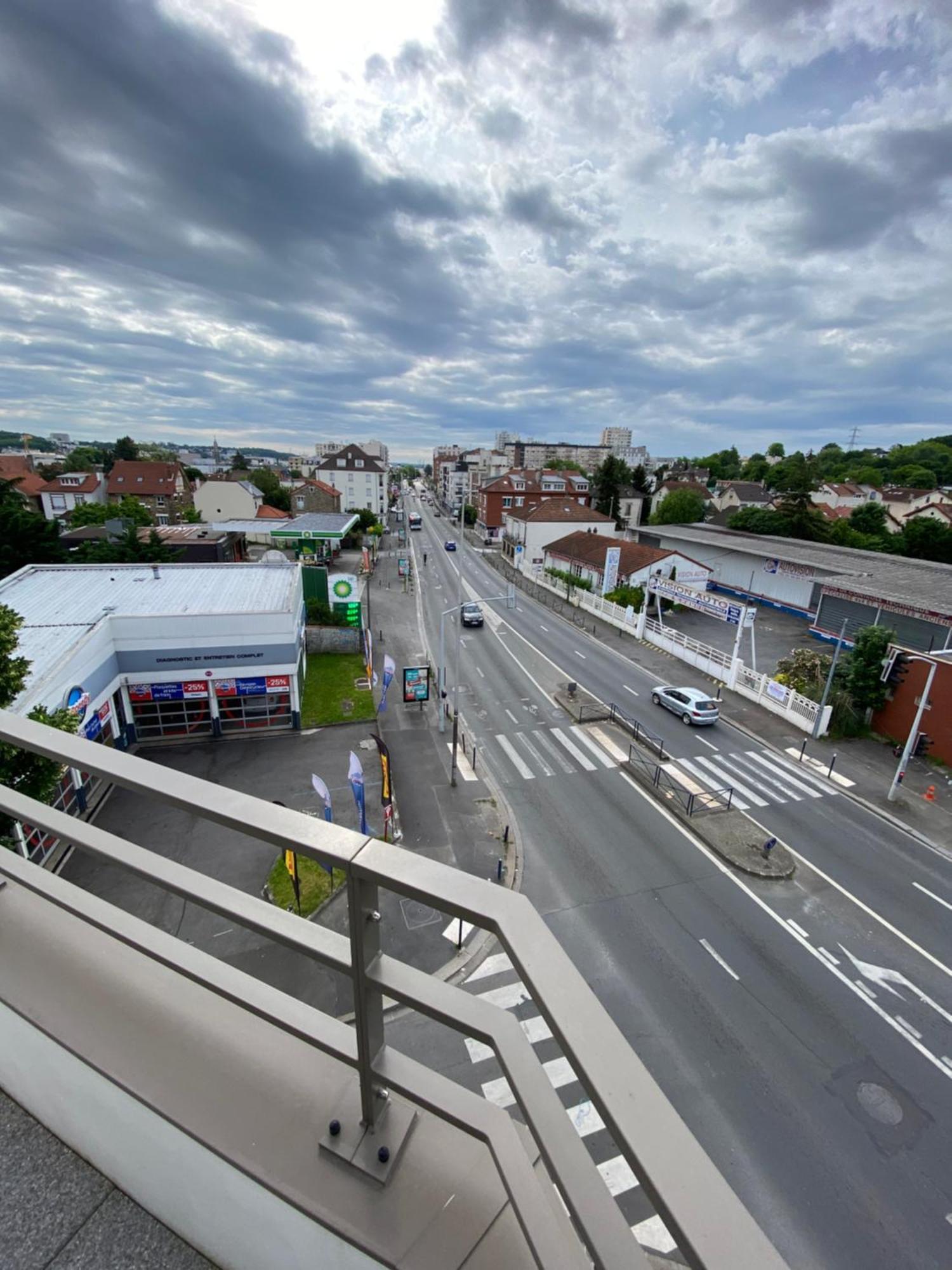 Charme Citadin Apartment Villemomble Bagian luar foto